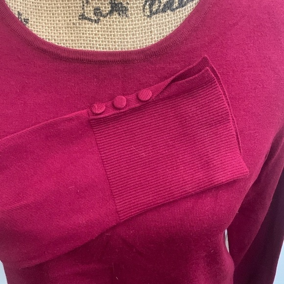 Chicos Burgundy Knit Crew Neck Sweater Covered Button Detail Pullover Size M (1) - Picture 3 of 7